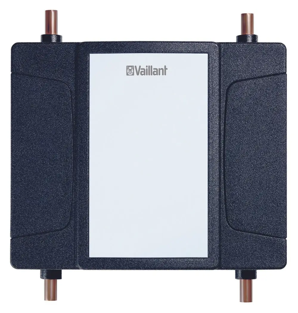 Vaillant-Komponente in quadratischer Form mit zwei Kupferanschlüssen oben und unten, auf grauem Hintergrund.